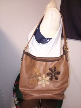 Source Unknown Tan Floral Applique Shoulder Bag